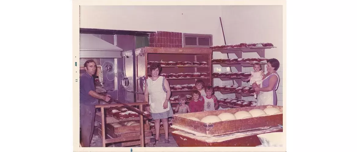 Antiguo obrador de Roque Artesanos con sus panaderos/as artesanos/as