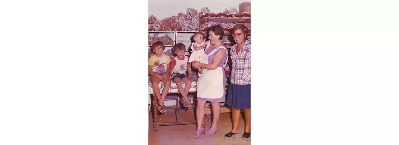 Familia fundadora con productos artesanos más tradicionales