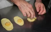 Elaborando pastissets de boniato