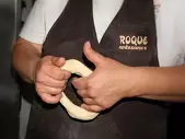 Formando el rollo de toña
