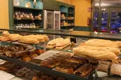 Bollería dulce y mostradores